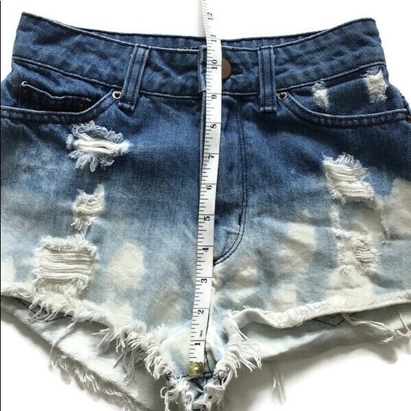 NWT BDG High Rise Cheeky Distressed Ombré Tie Dye Short 25 - Picture 8 of 8